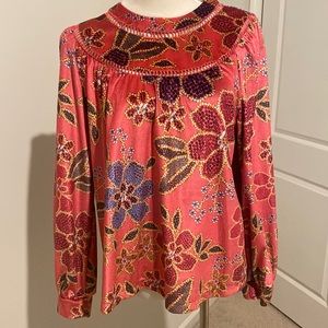Women’s Long Sleeve Blouse. Size: M